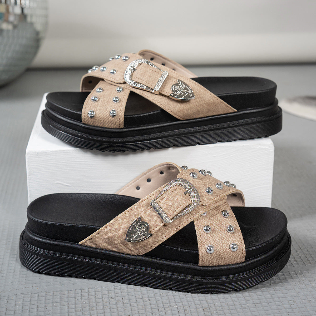 Cross-strap platform slippers